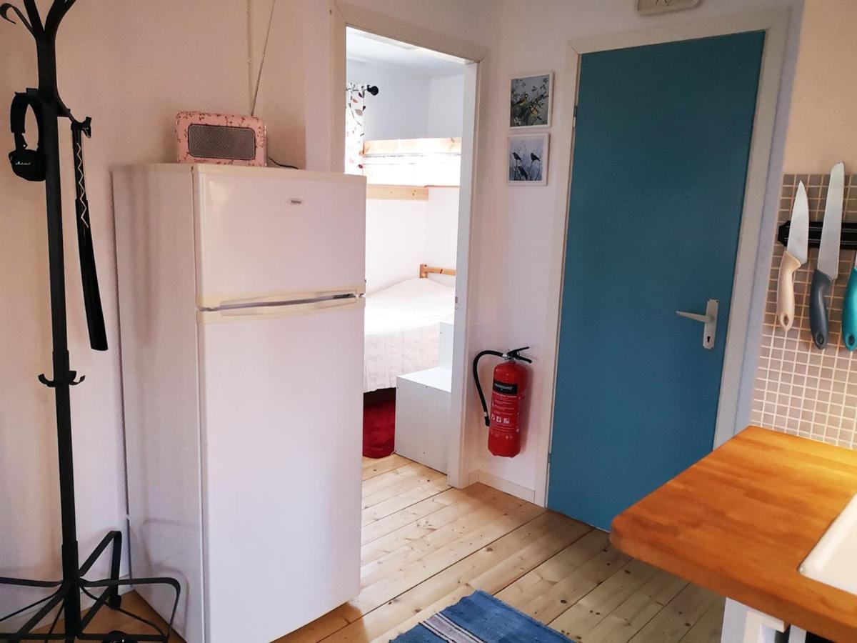 Mysig Stuga Med Oeppen Spis Och Uteplats Fröseke Eksteriør billede