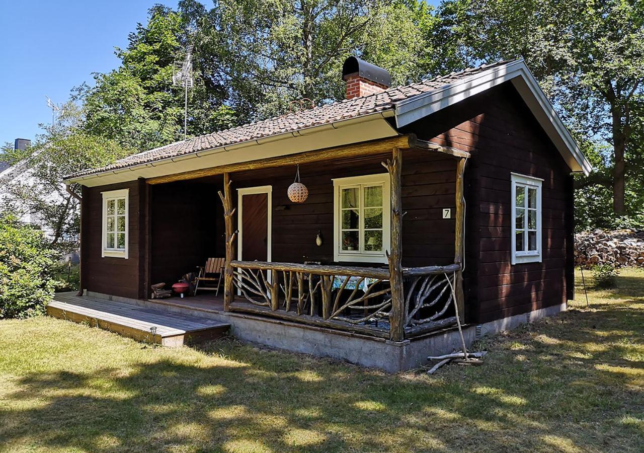 Mysig Stuga Med Oeppen Spis Och Uteplats Fröseke Eksteriør billede