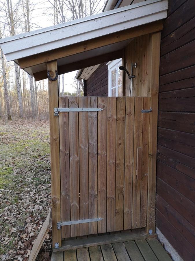 Mysig Stuga Med Oeppen Spis Och Uteplats Fröseke Eksteriør billede